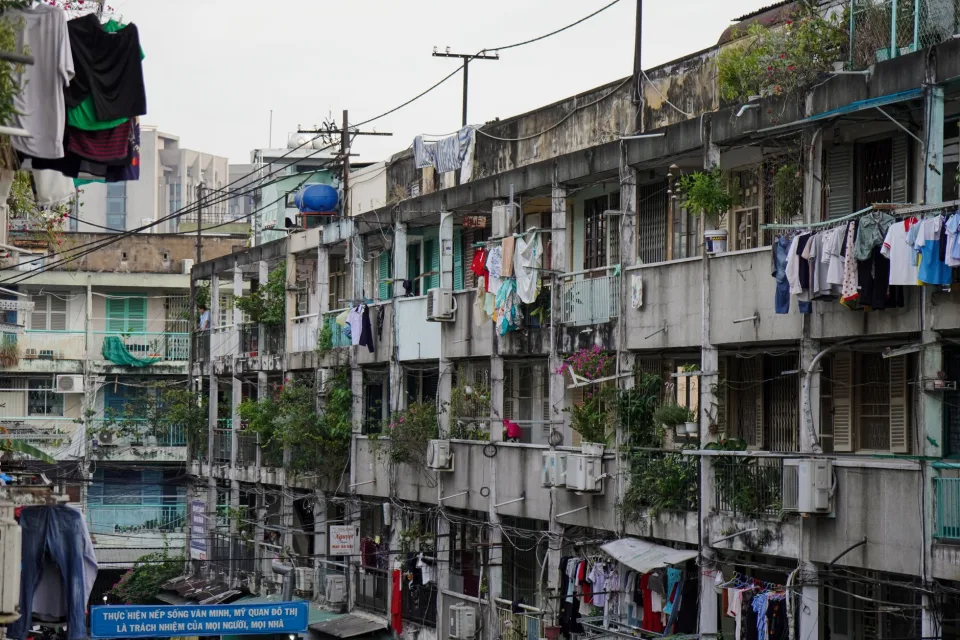 Dẫn khách đi xem nhà